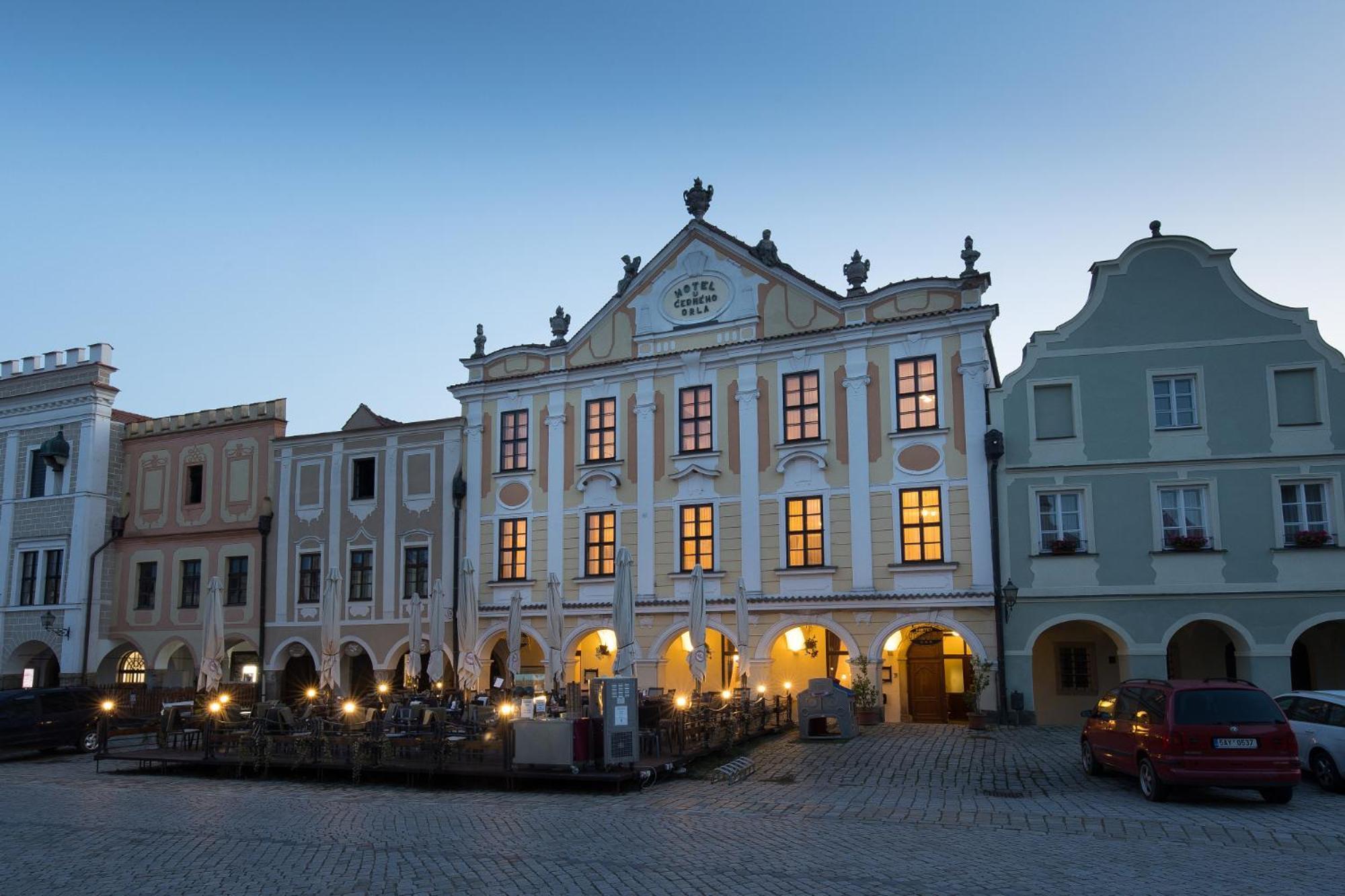 Hotel U Cerneho Orla 텔치 외부 사진