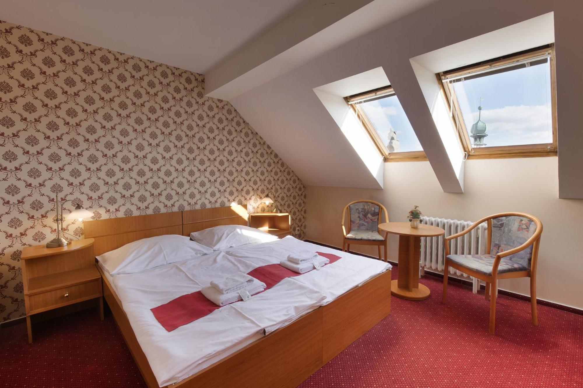 Hotel U Cerneho Orla 텔치 외부 사진