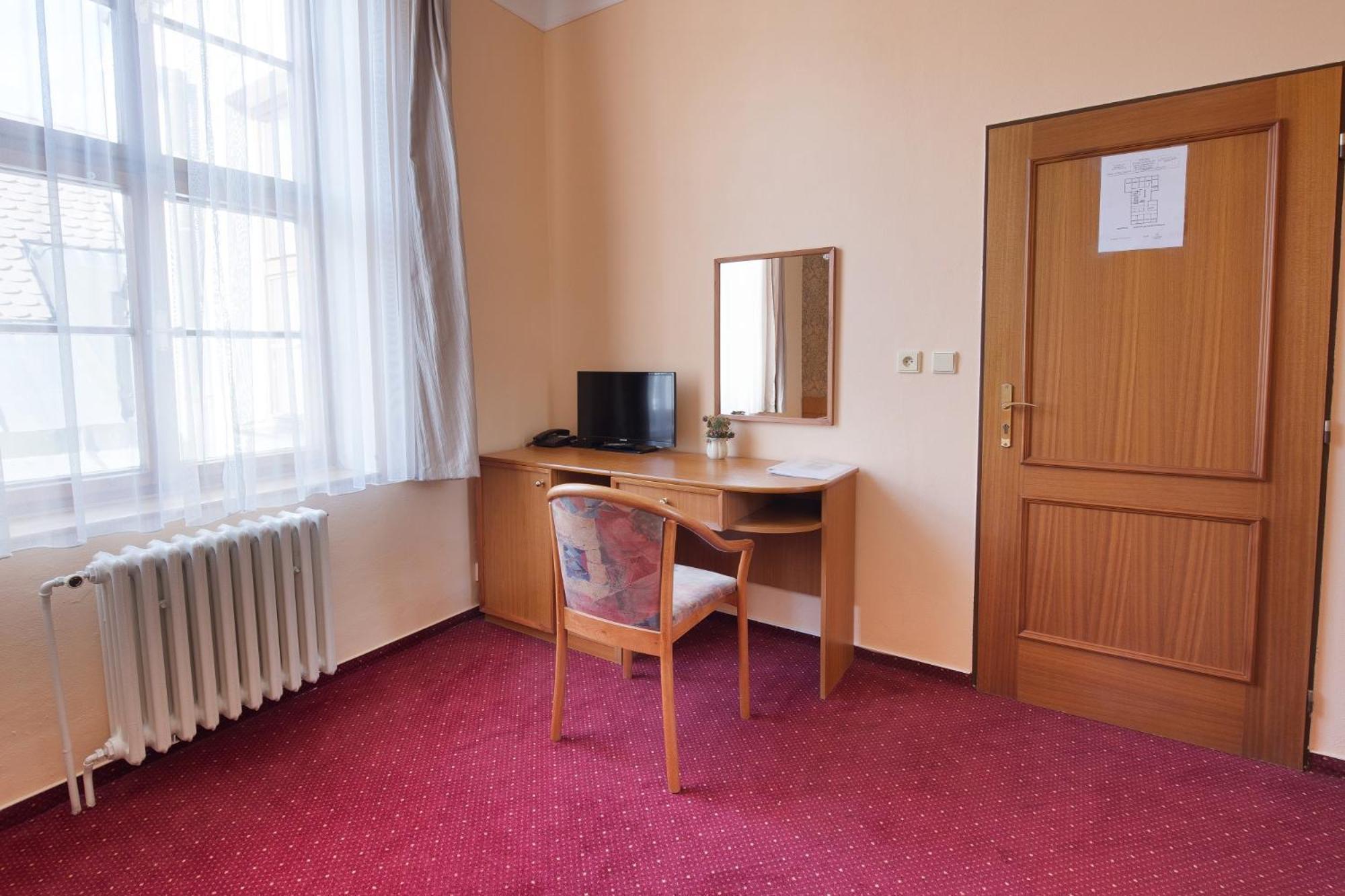 Hotel U Cerneho Orla 텔치 외부 사진