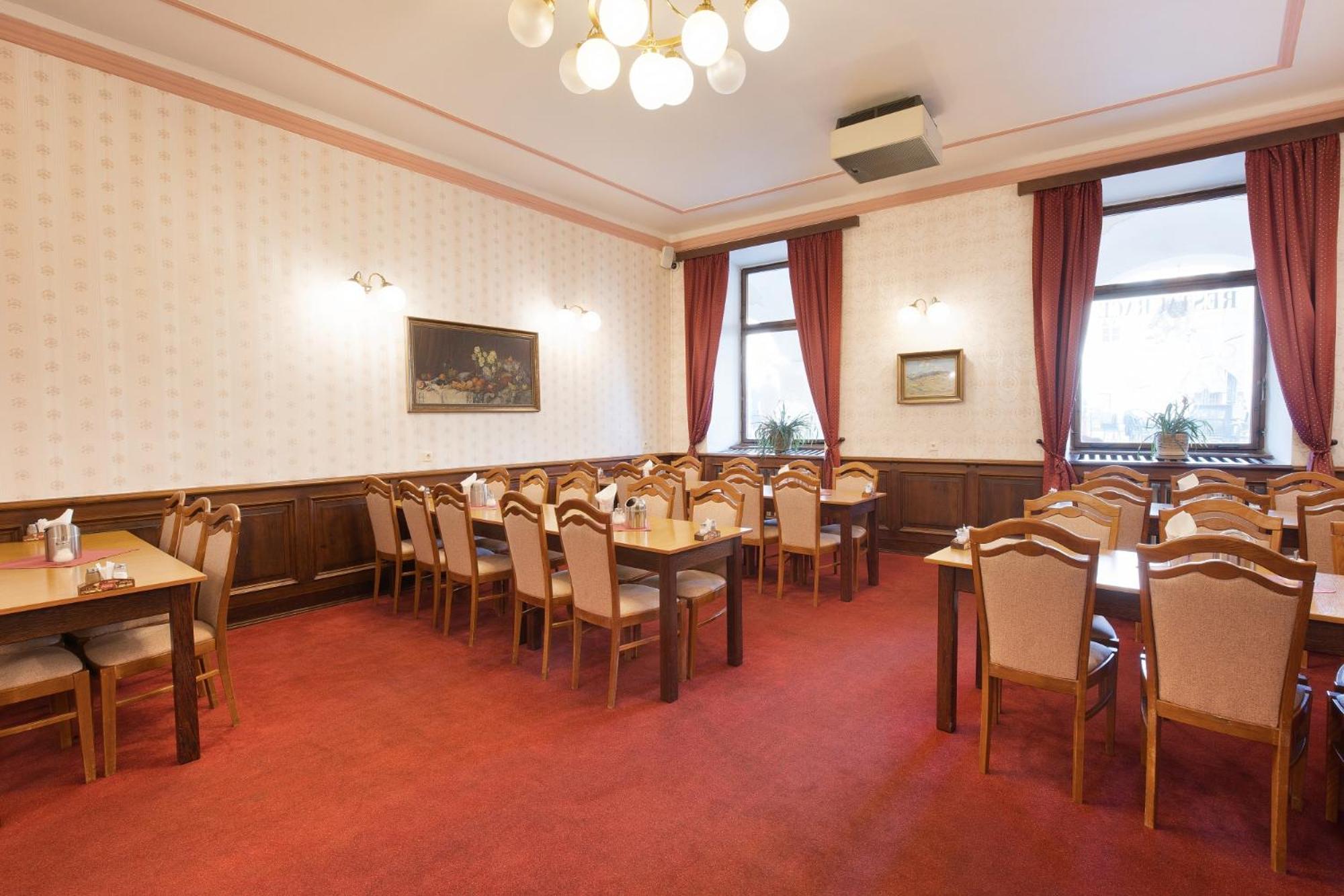 Hotel U Cerneho Orla 텔치 외부 사진