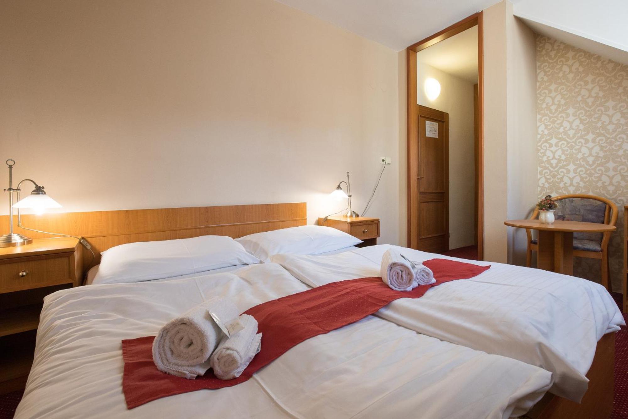 Hotel U Cerneho Orla 텔치 외부 사진