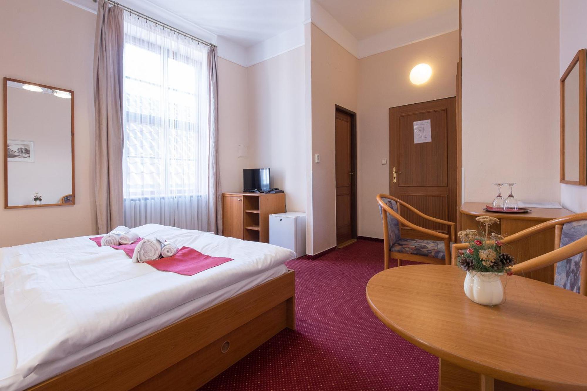 Hotel U Cerneho Orla 텔치 외부 사진