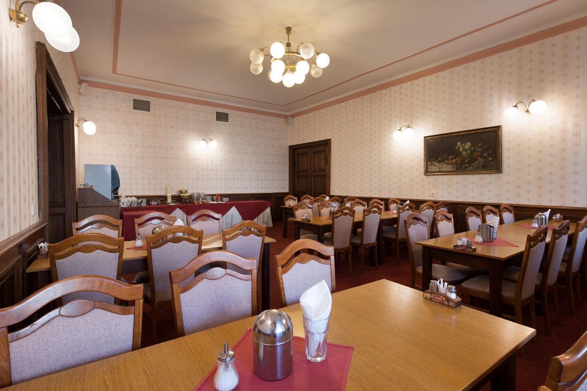 Hotel U Cerneho Orla 텔치 외부 사진