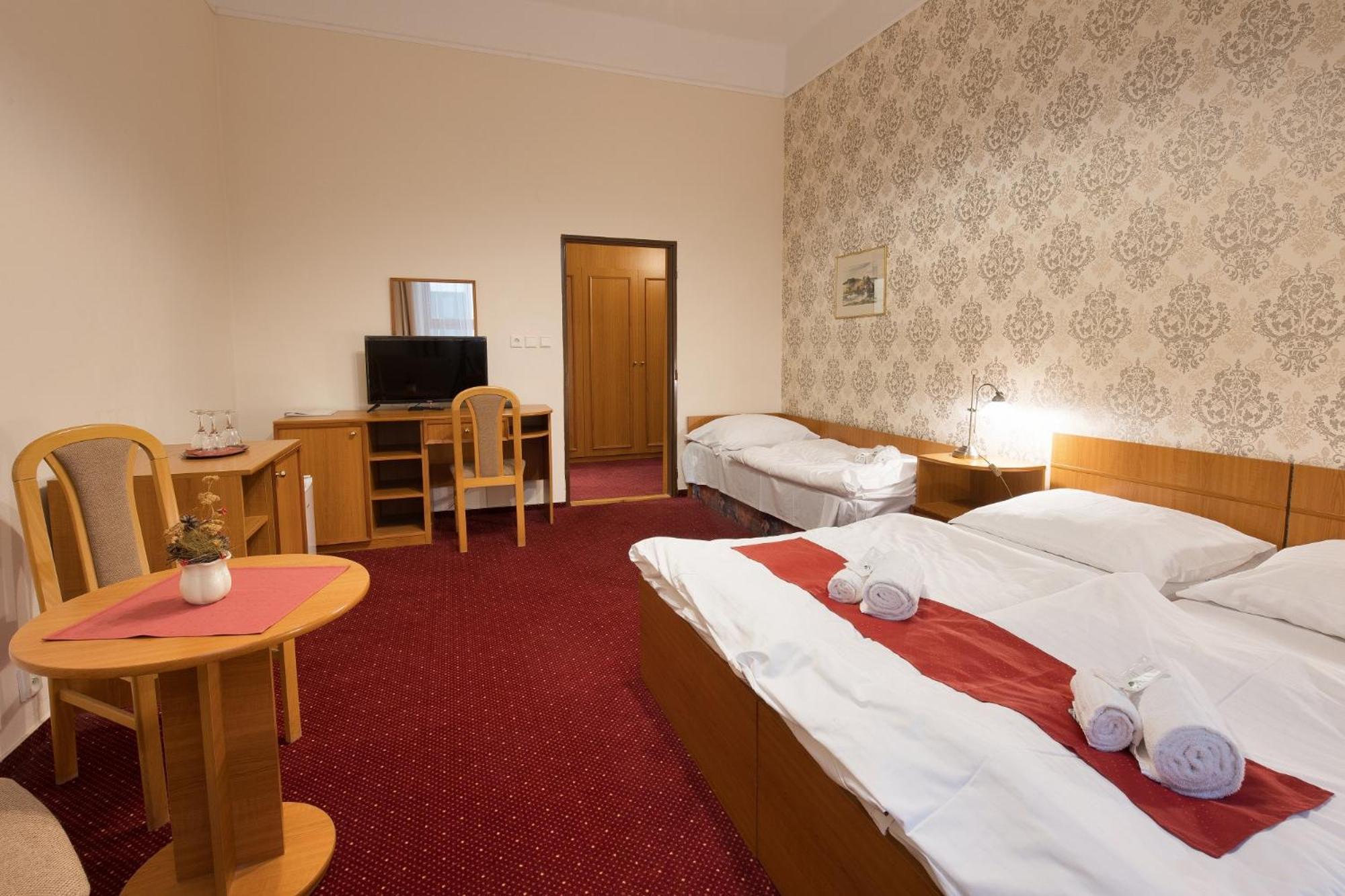 Hotel U Cerneho Orla 텔치 외부 사진