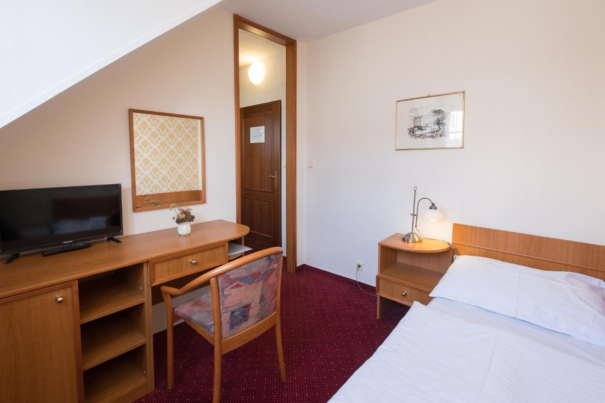 Hotel U Cerneho Orla 텔치 외부 사진