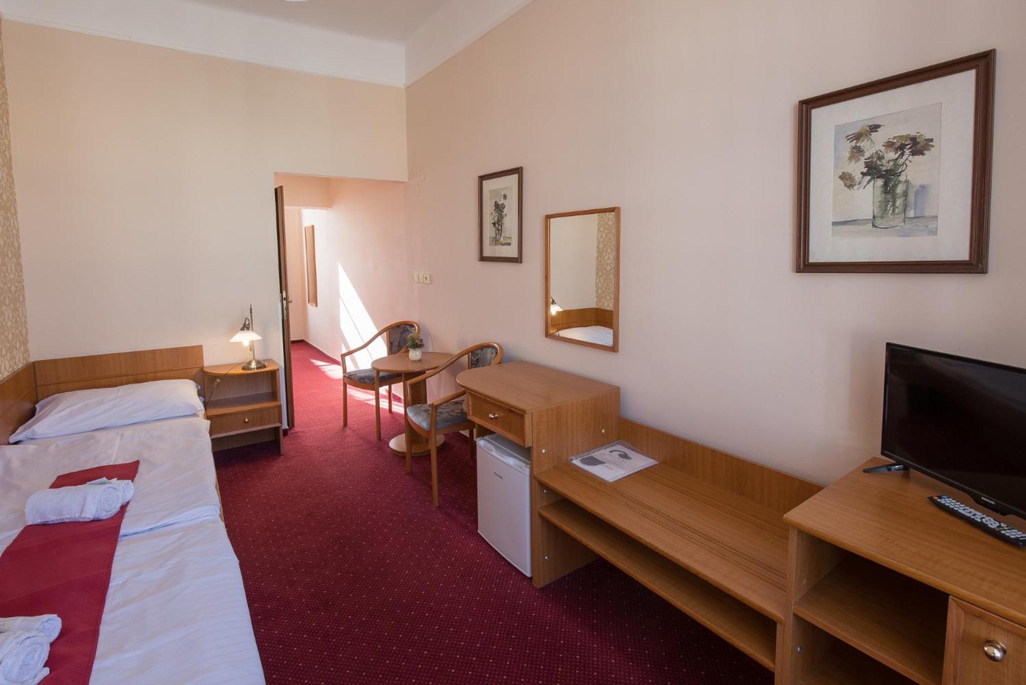 Hotel U Cerneho Orla 텔치 외부 사진