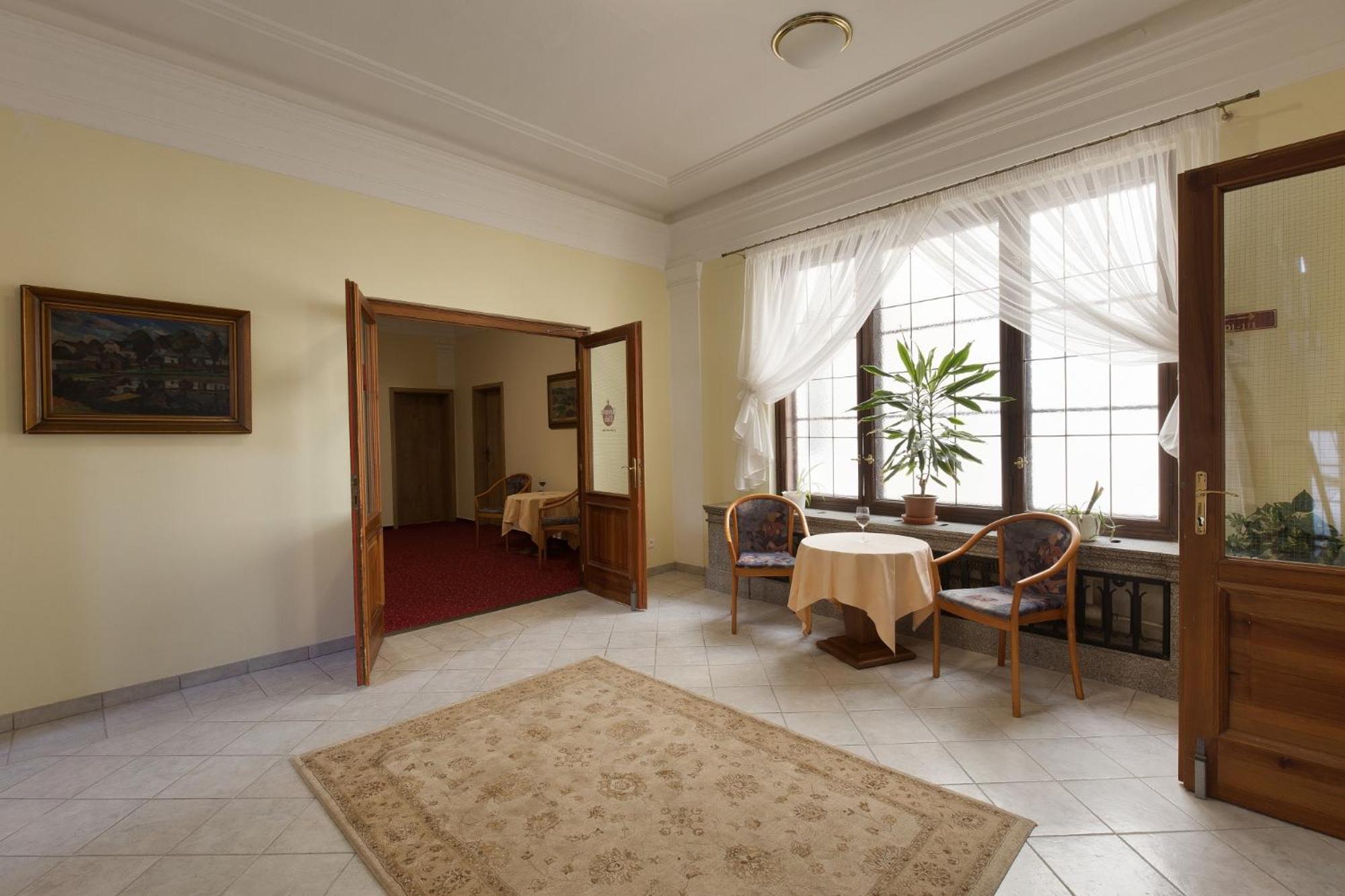 Hotel U Cerneho Orla 텔치 외부 사진