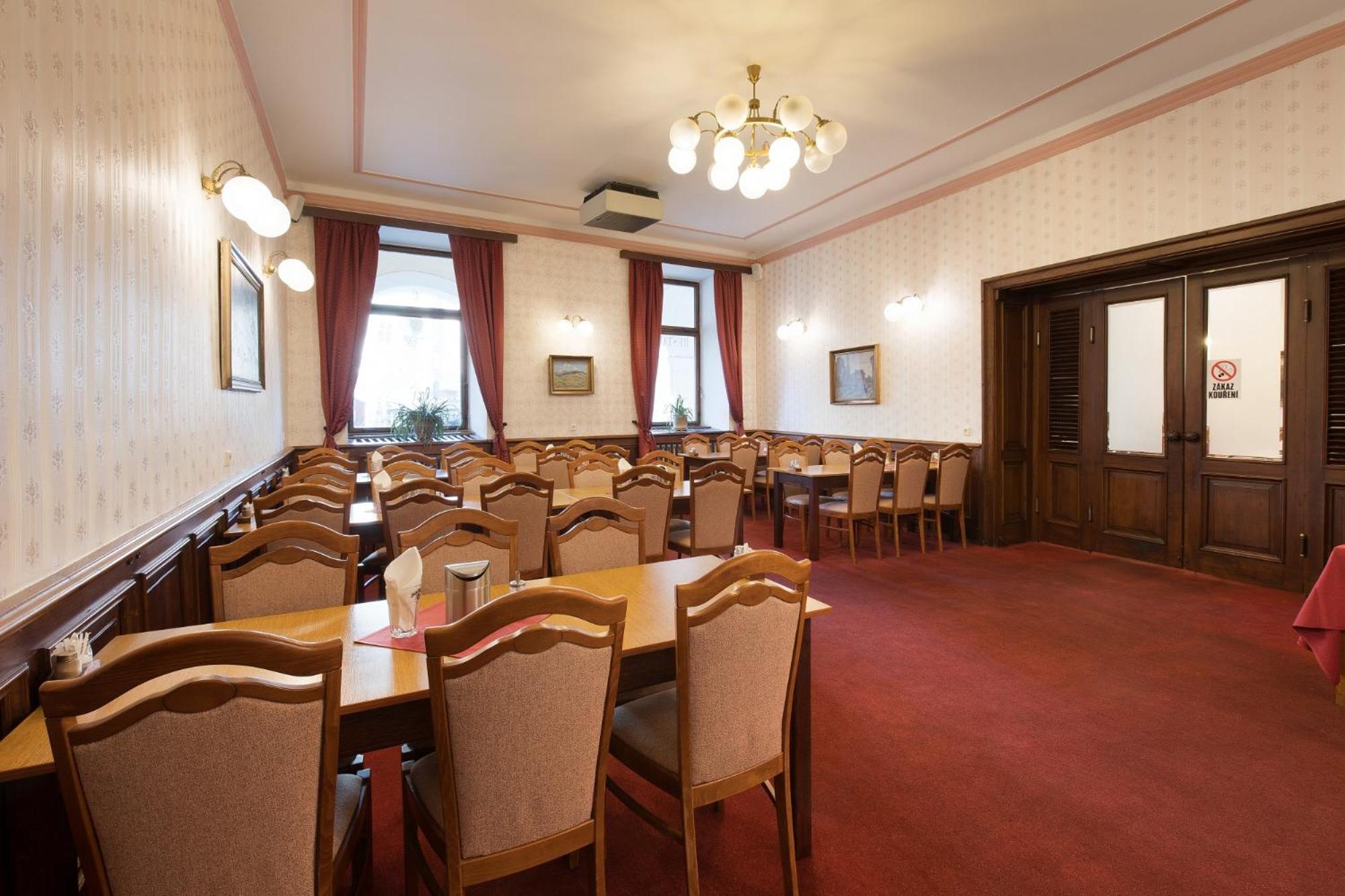 Hotel U Cerneho Orla 텔치 외부 사진