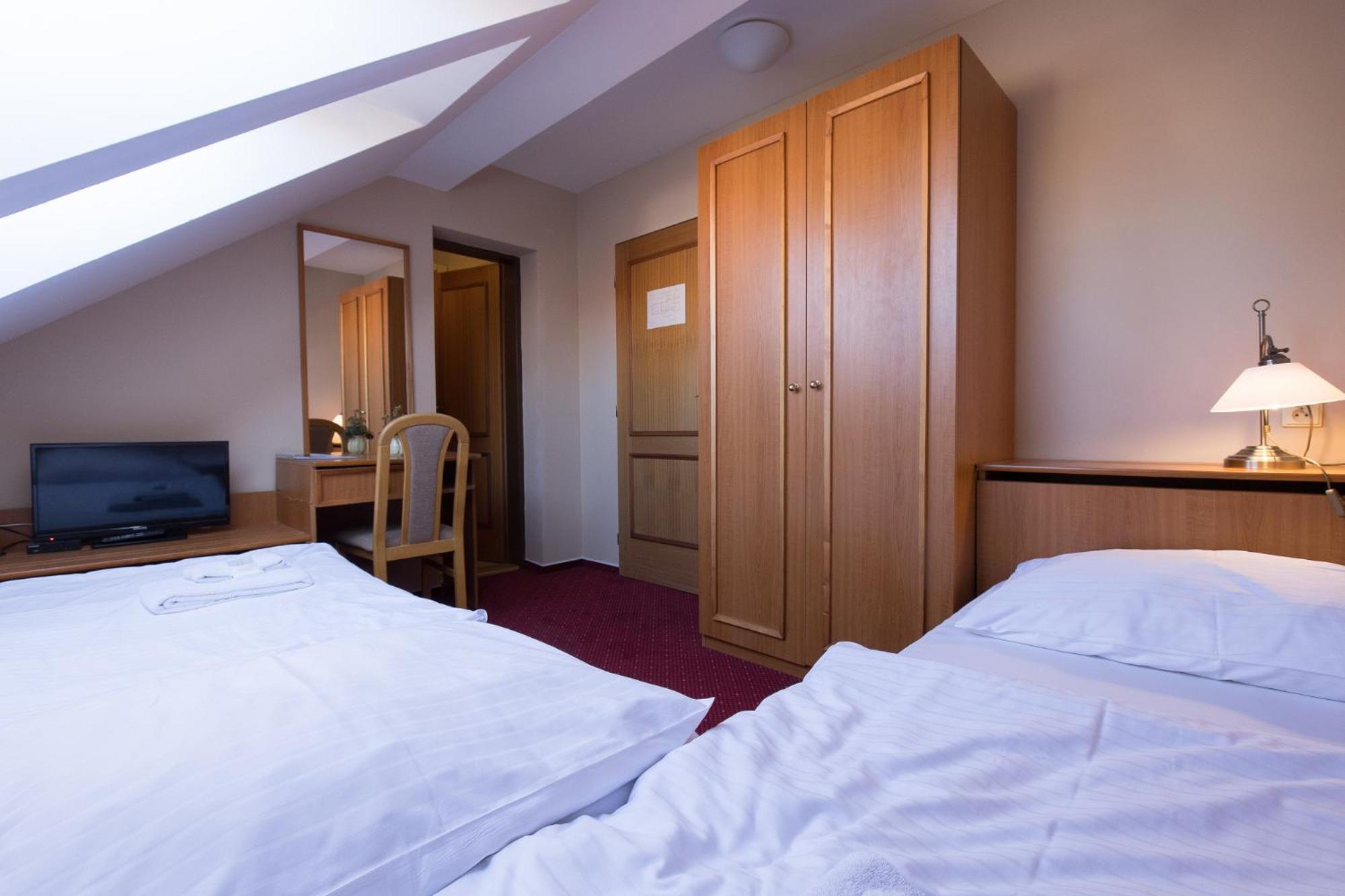Hotel U Cerneho Orla 텔치 외부 사진