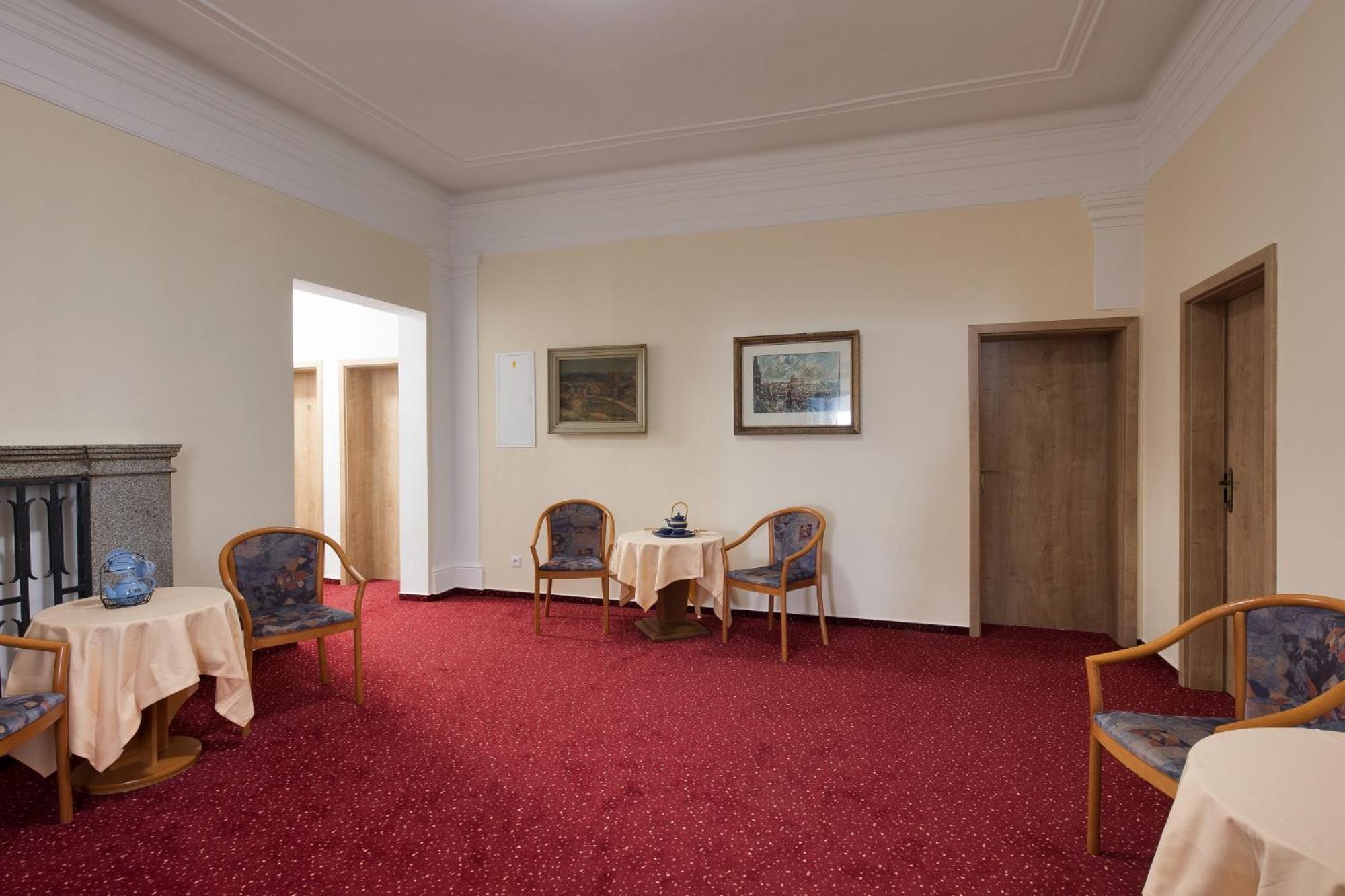 Hotel U Cerneho Orla 텔치 외부 사진