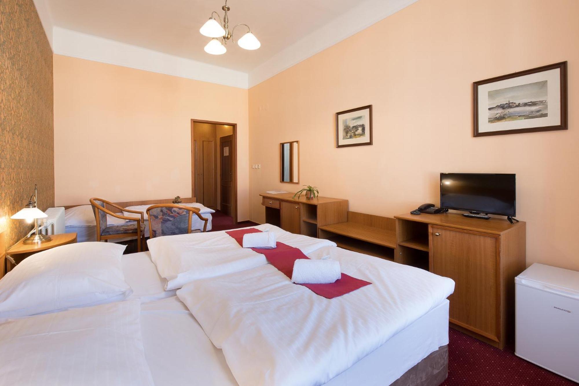 Hotel U Cerneho Orla 텔치 외부 사진