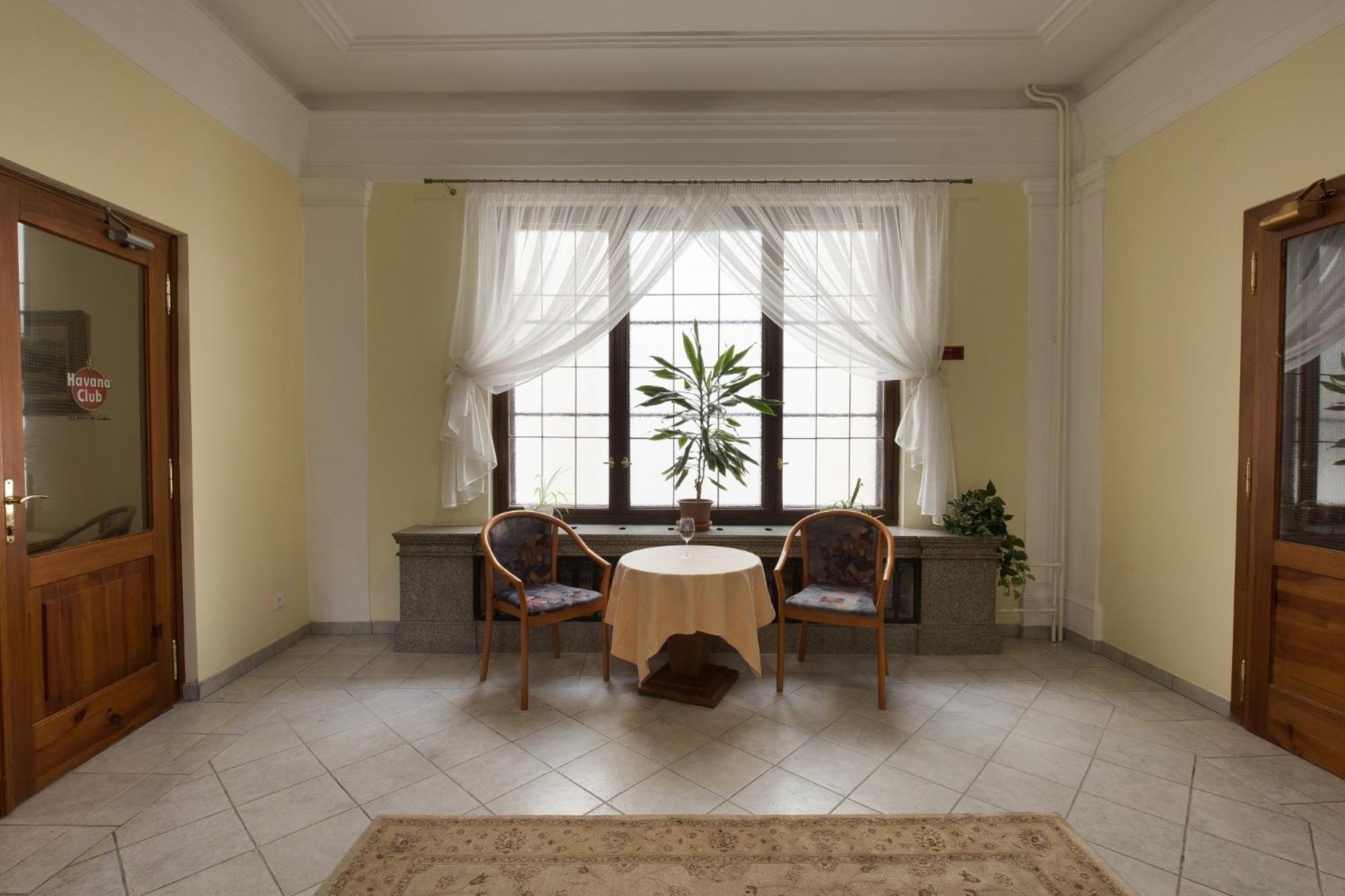 Hotel U Cerneho Orla 텔치 외부 사진