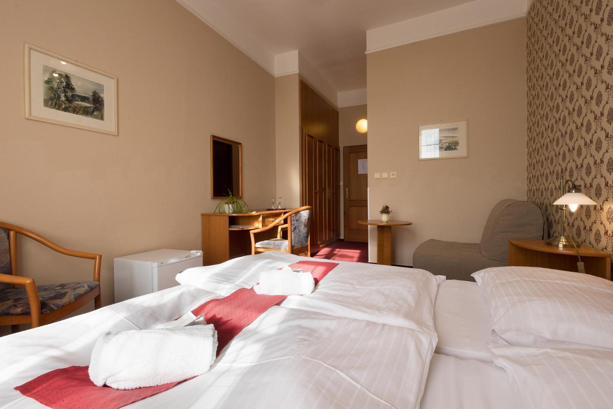 Hotel U Cerneho Orla 텔치 외부 사진