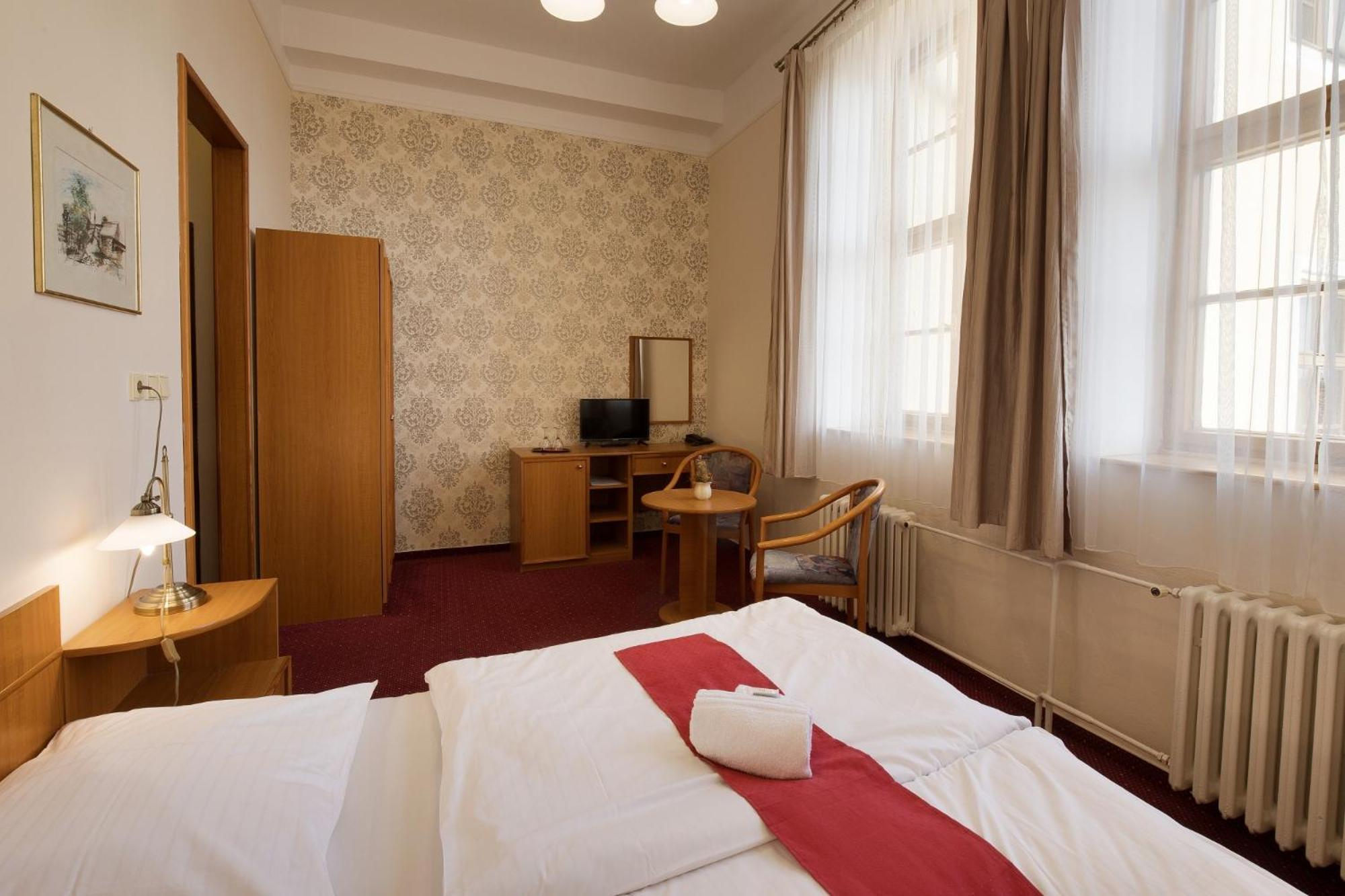 Hotel U Cerneho Orla 텔치 외부 사진